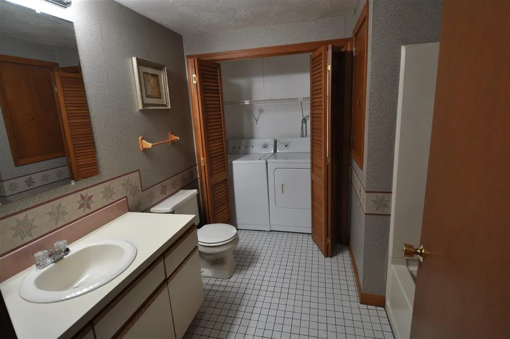 28 Wellesley Drive Milford NH 03055