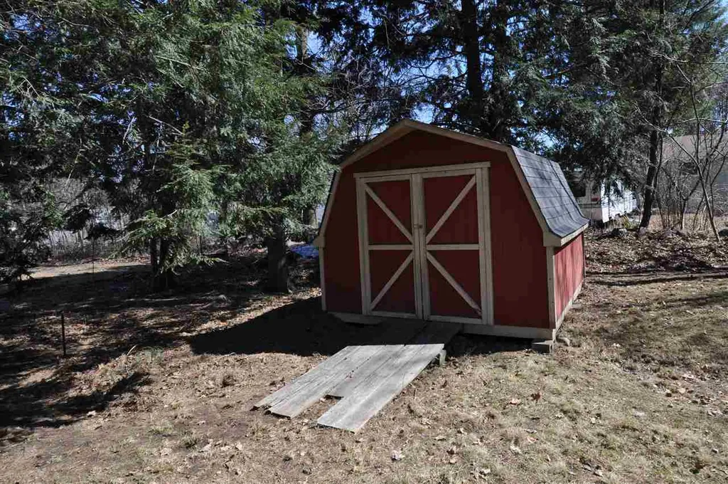 28 Wellesley Drive Milford NH 03055