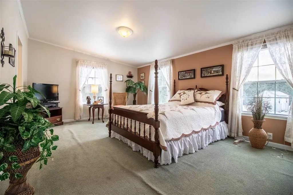26 Heather Lane Alfred ME 04002