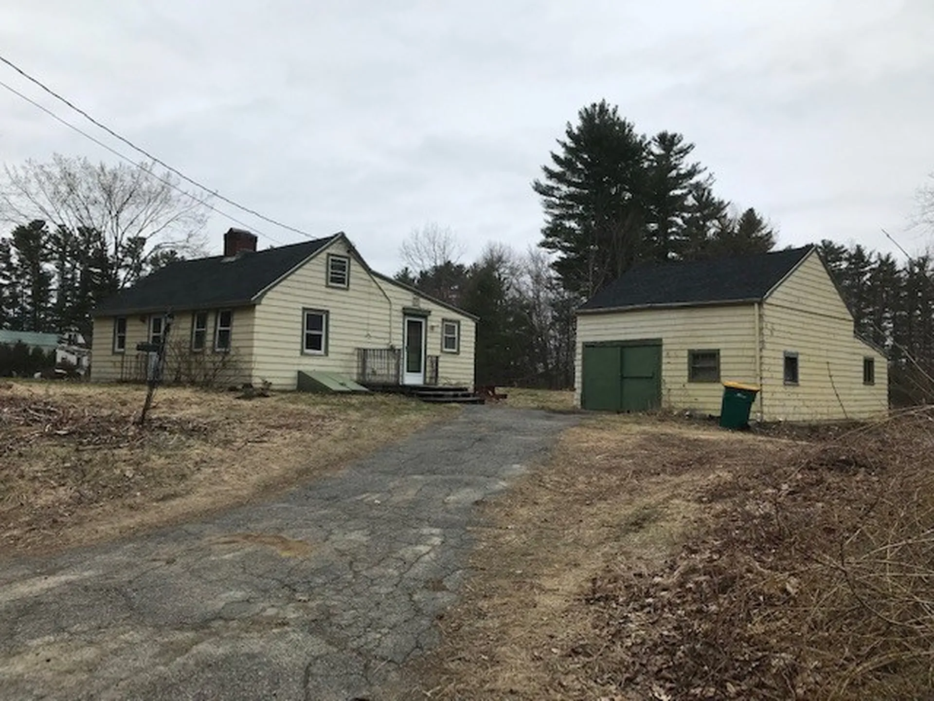 19 North Road Kingston NH 03848