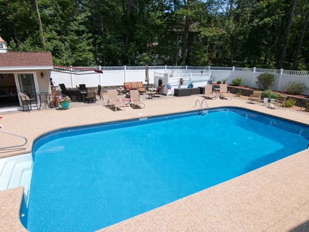 12 Sparrow Lane Bedford NH 03110