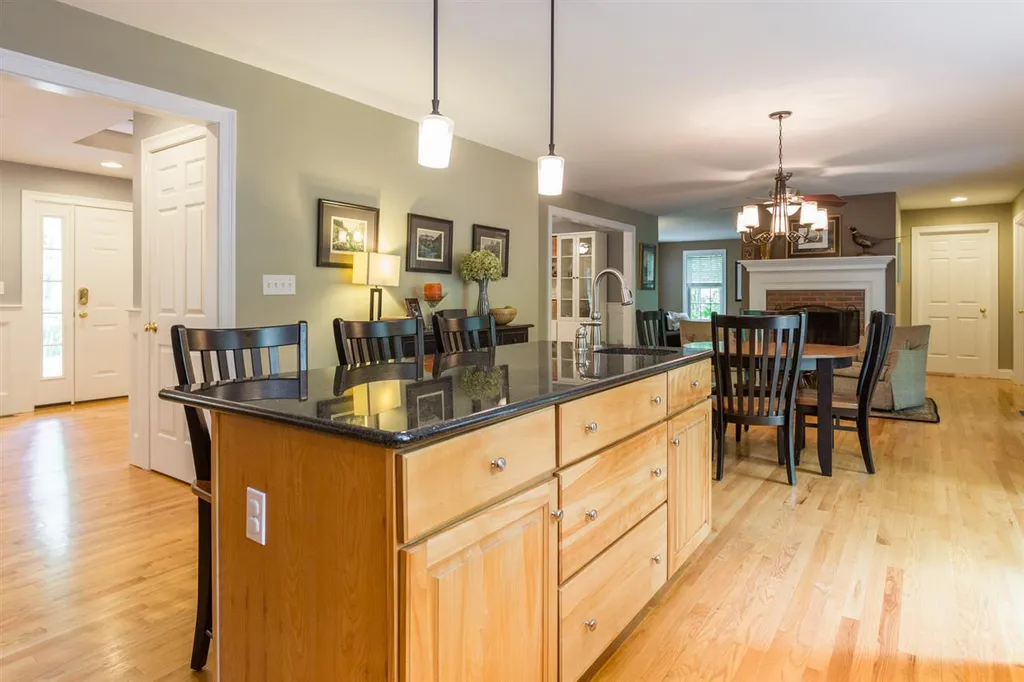 27 Cordeiro Drive Dover NH 03820
