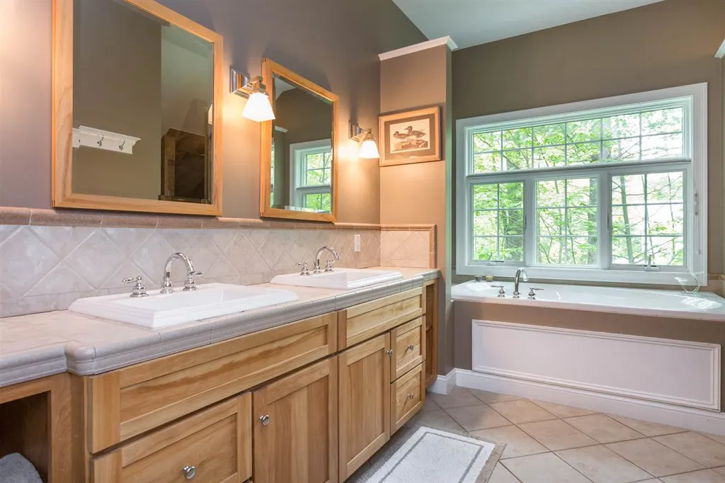 27 Cordeiro Drive Dover NH 03820