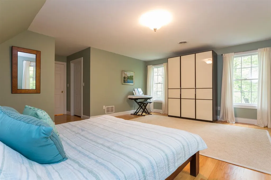 27 Cordeiro Drive Dover NH 03820
