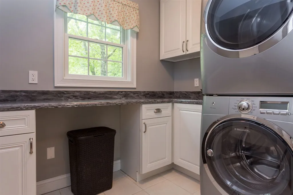 27 Cordeiro Drive Dover NH 03820