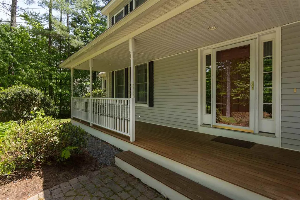 27 Cordeiro Drive Dover NH 03820
