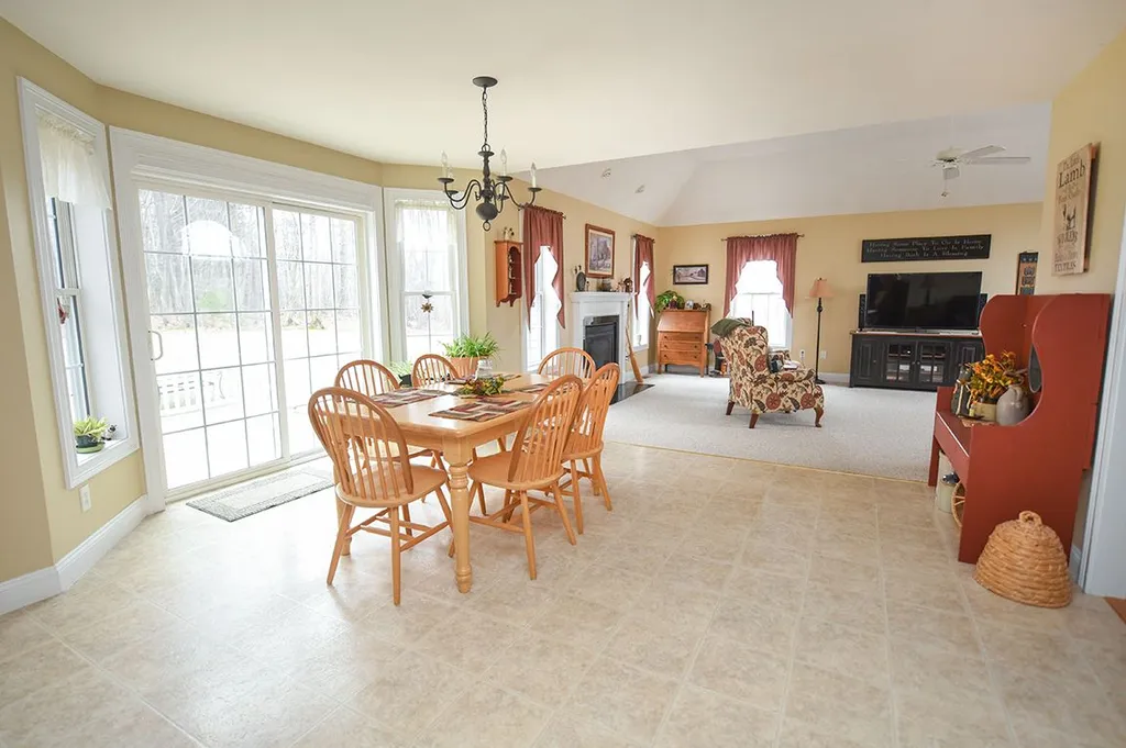 21 Lantern Lane Sandown NH 03873