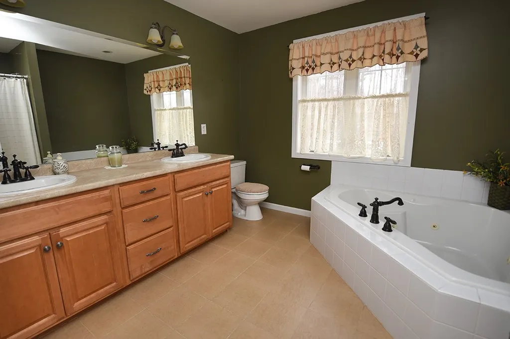 21 Lantern Lane Sandown NH 03873