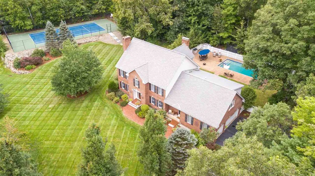 4 Rosewell Road Bedford NH 03110