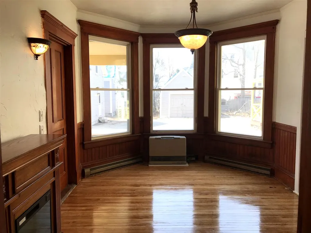 147 Pleasant Street Laconia NH 03246