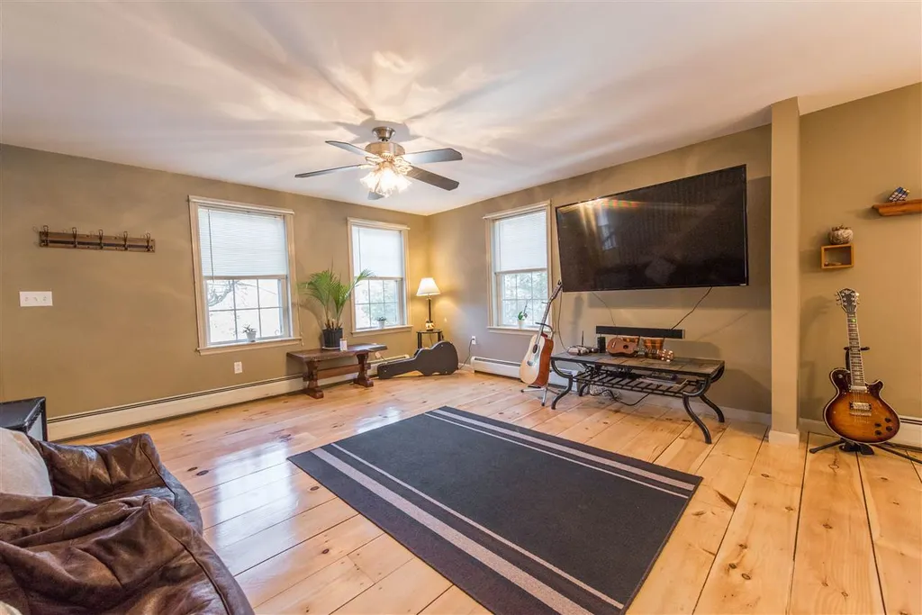 587 Deer Meadow Road Webster NH 03303