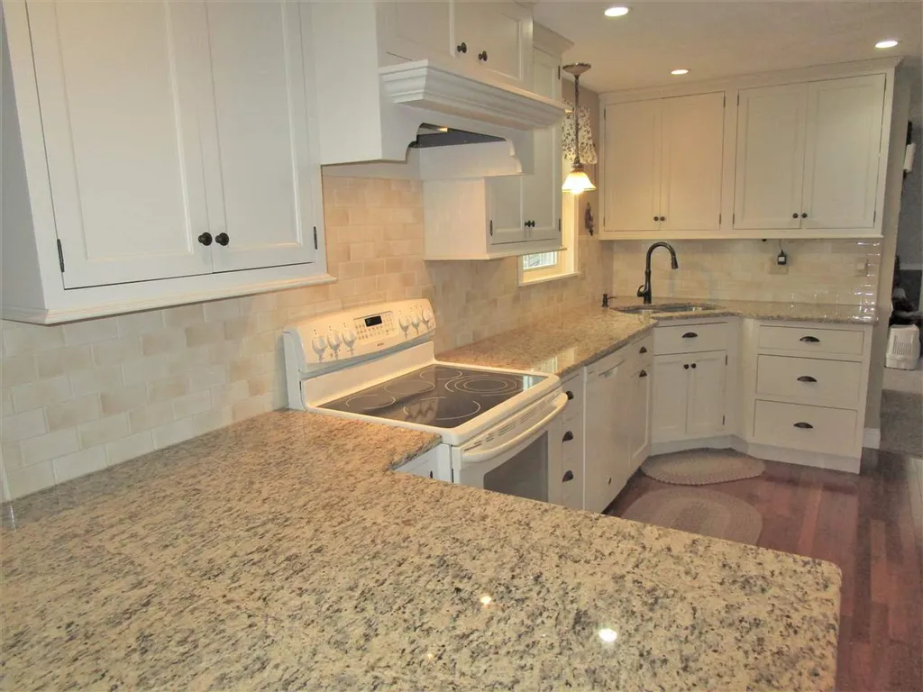 31 Redcoat Drive Hampstead NH 03841