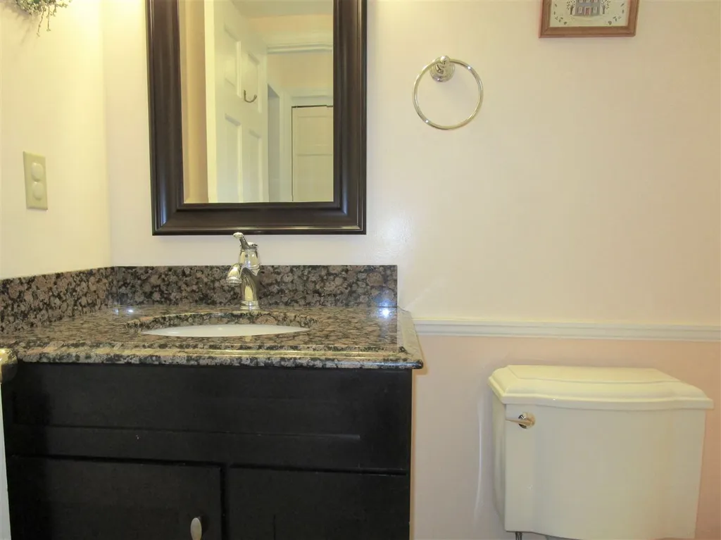 31 Redcoat Drive Hampstead NH 03841
