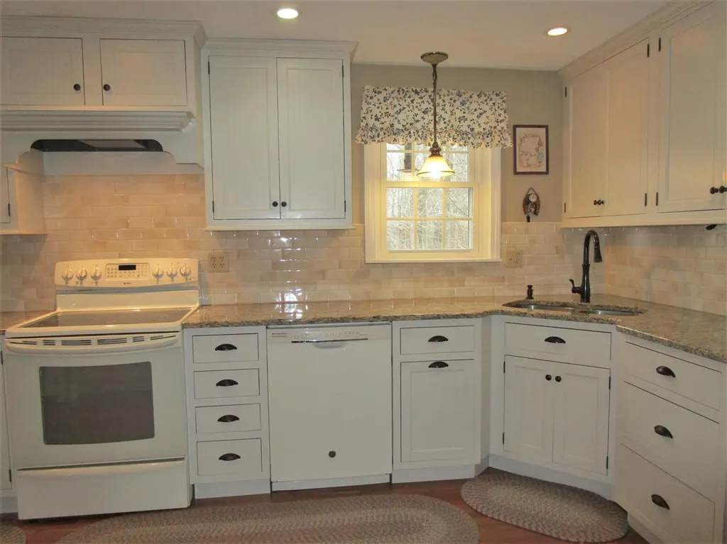 31 Redcoat Drive Hampstead NH 03841