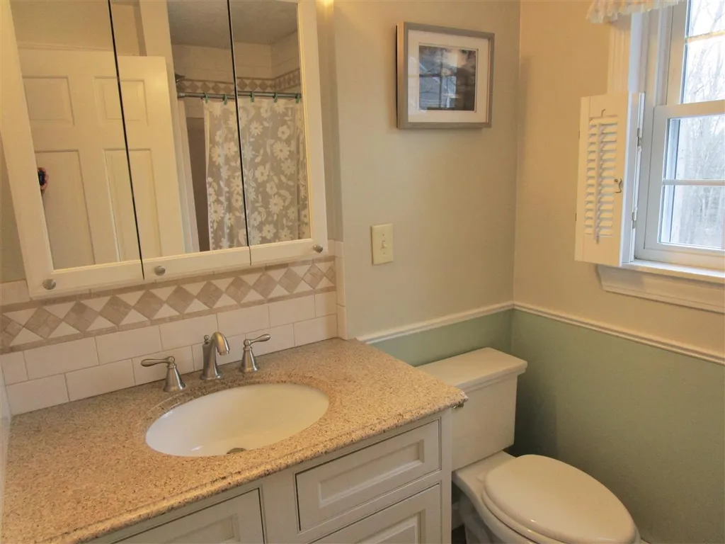 31 Redcoat Drive Hampstead NH 03841