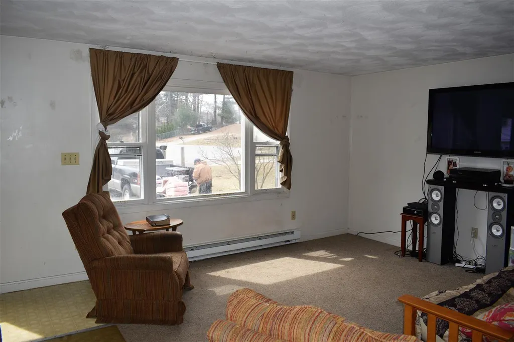 15 Sunset Circle Derry NH 03038