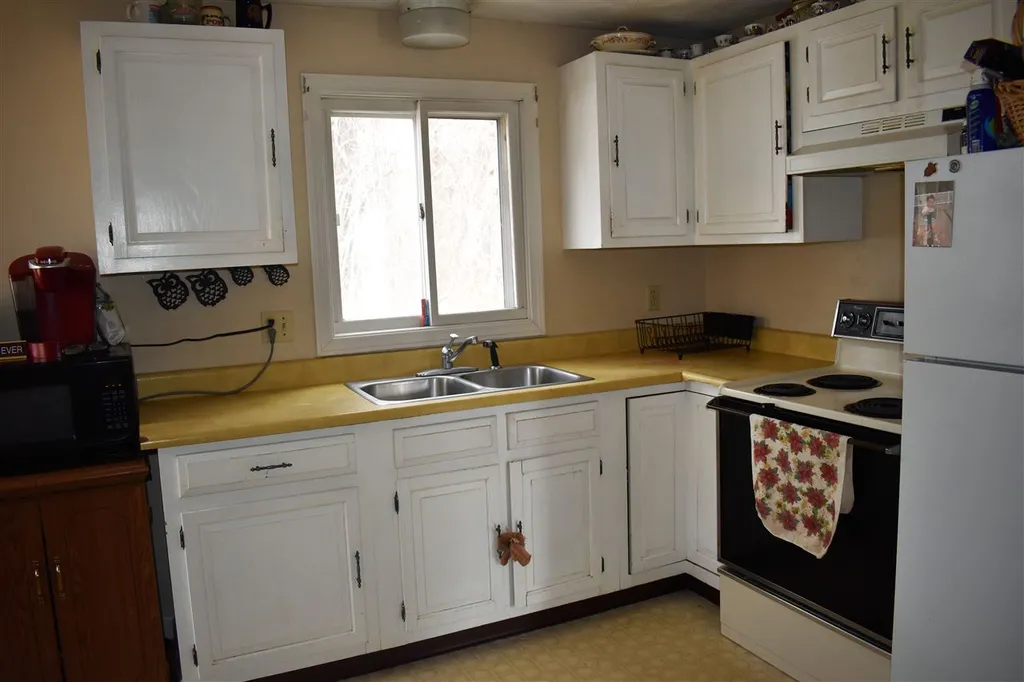 15 Sunset Circle Derry NH 03038