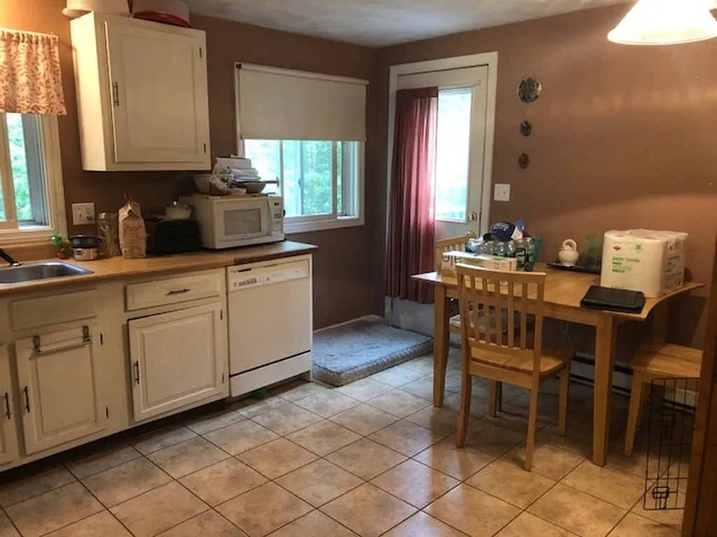 15 Sunset Circle Derry NH 03038