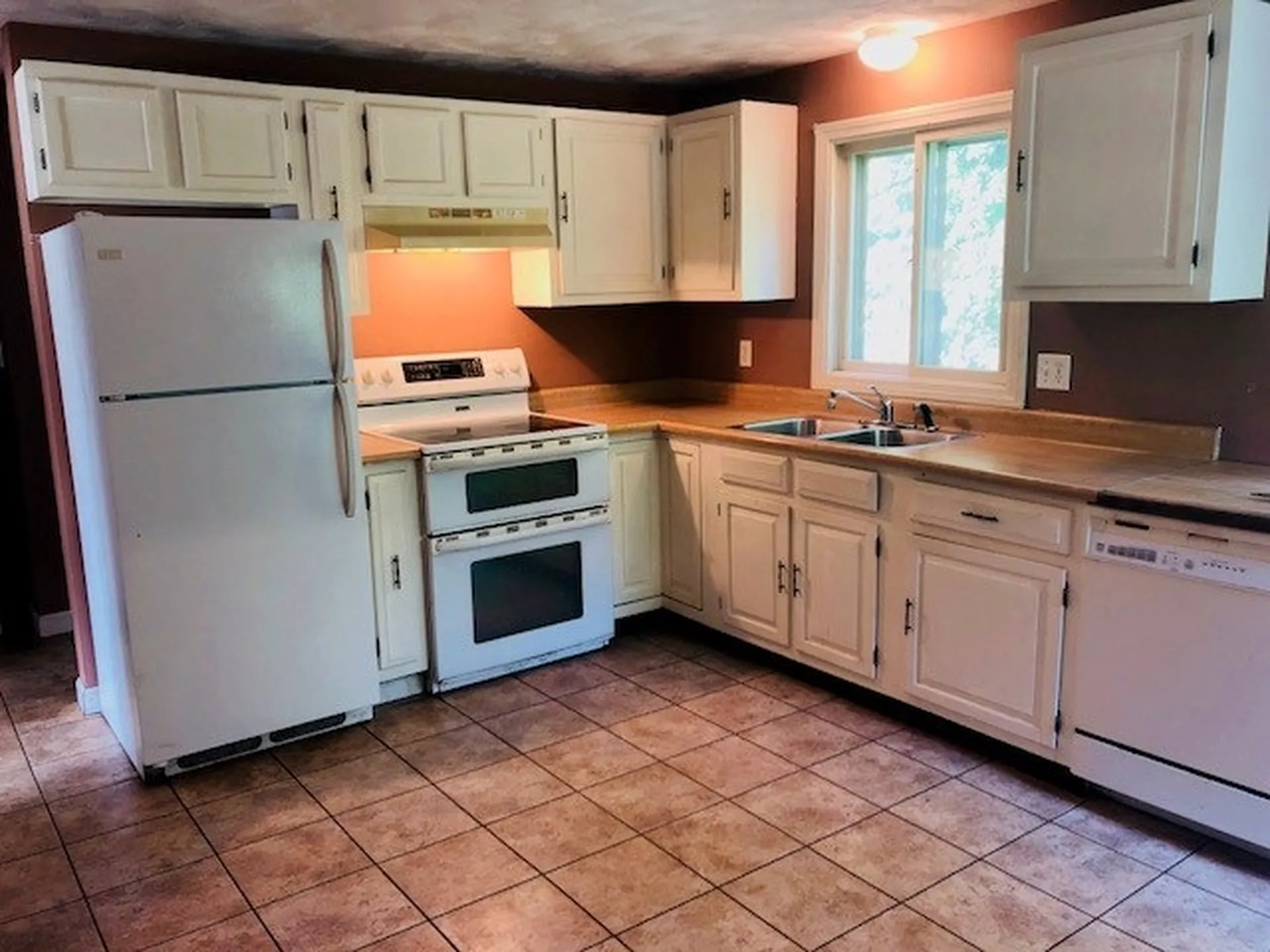 15 Sunset Circle Derry NH 03038
