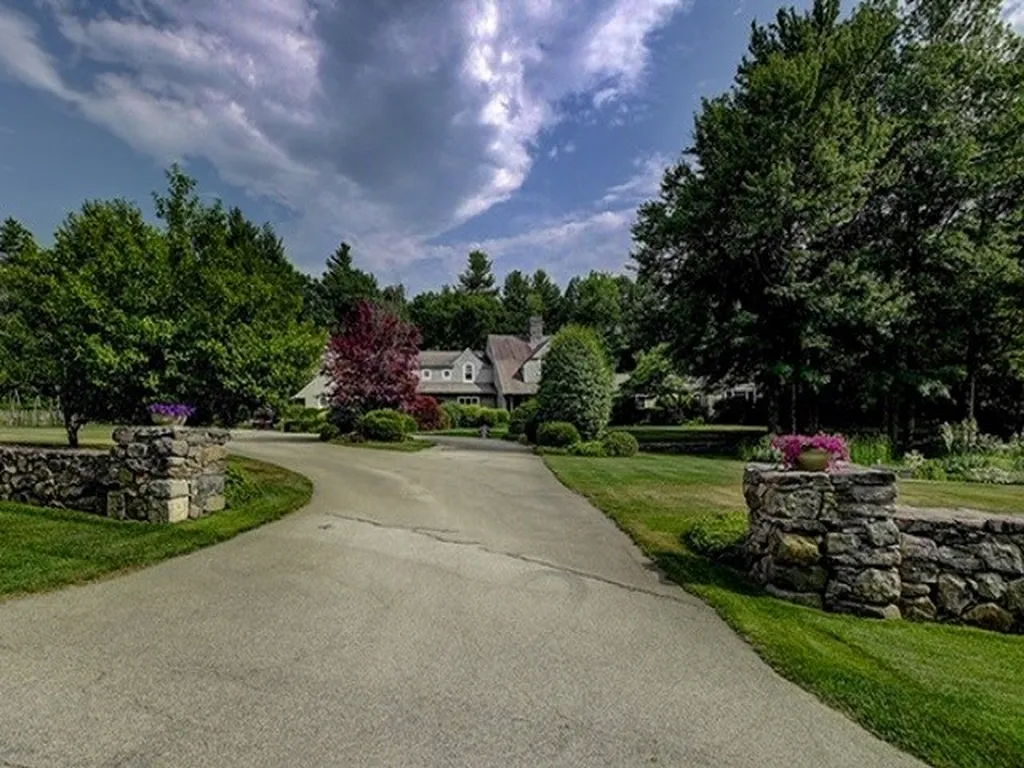 1 Colonel Wilkins Road Amherst NH 03031