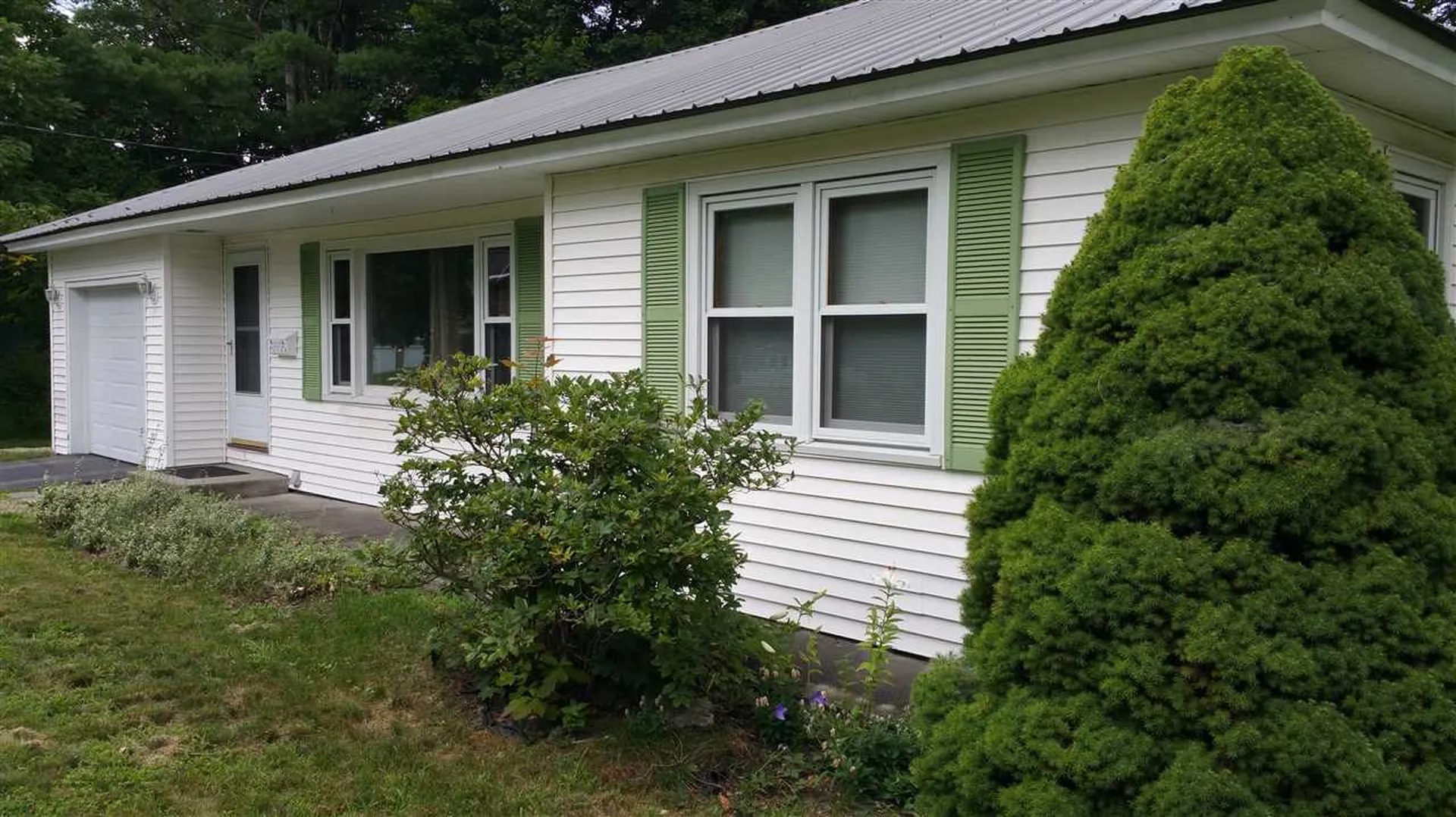 9 Cossitt Avenue Claremont NH 03743
