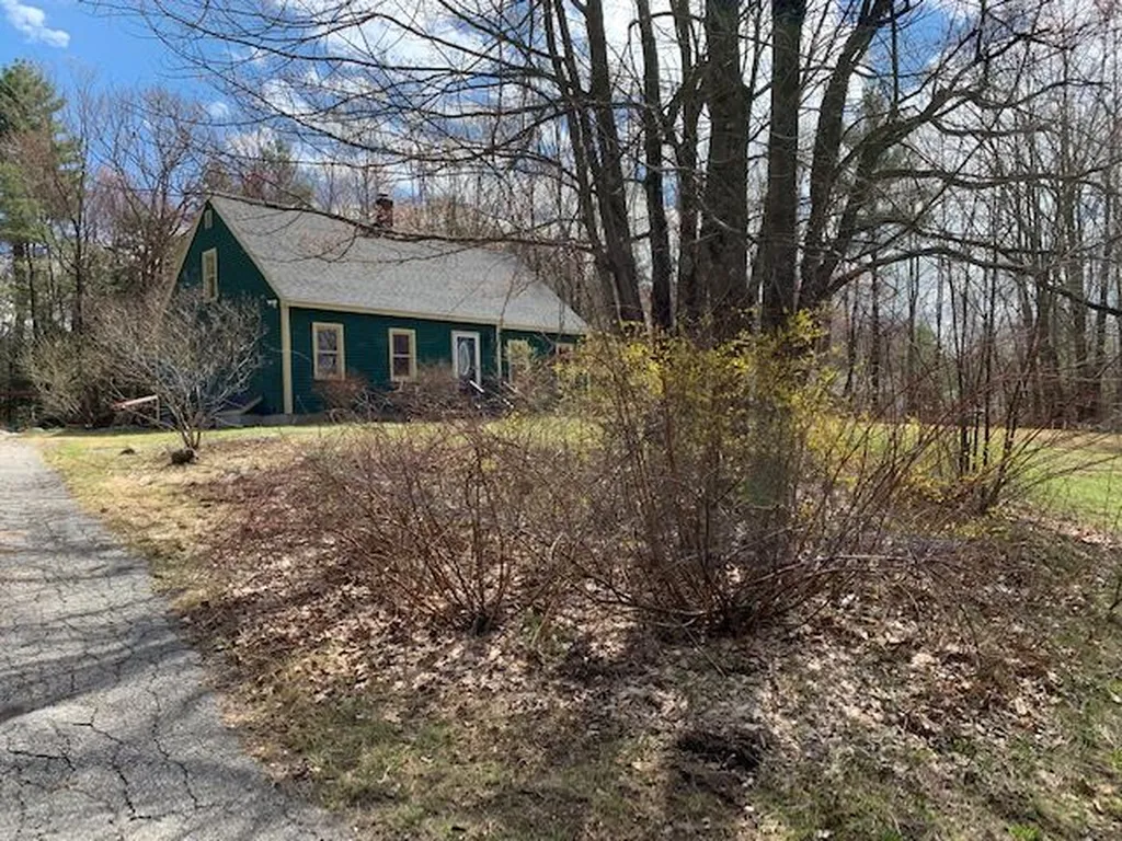 6 Washington Circle Hillsborough NH 03244