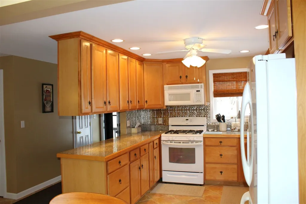 1198 Mayhew Turnpike Bridgewater NH 03222