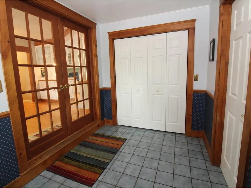 17 Barrett Street South Burlington VT 05403