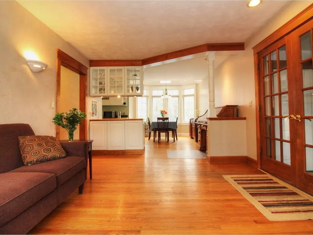 17 Barrett Street South Burlington VT 05403