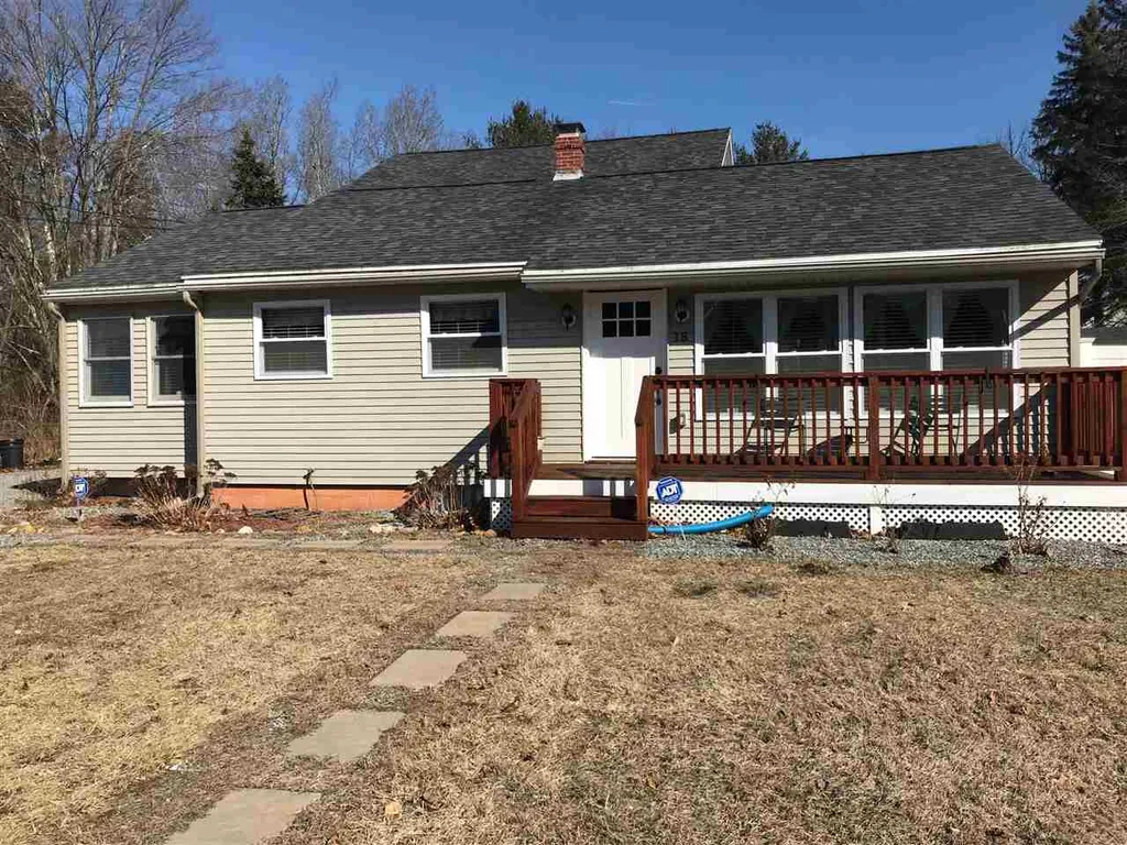 18 Dolliver Lane Kingston NH 03848