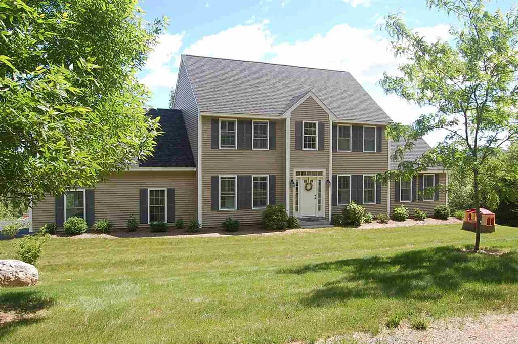 60 Castle Lane New London NH 03257