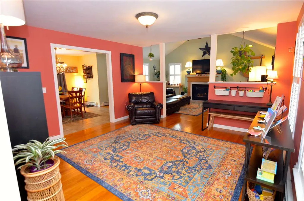 60 Castle Lane New London NH 03257