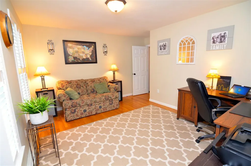60 Castle Lane New London NH 03257