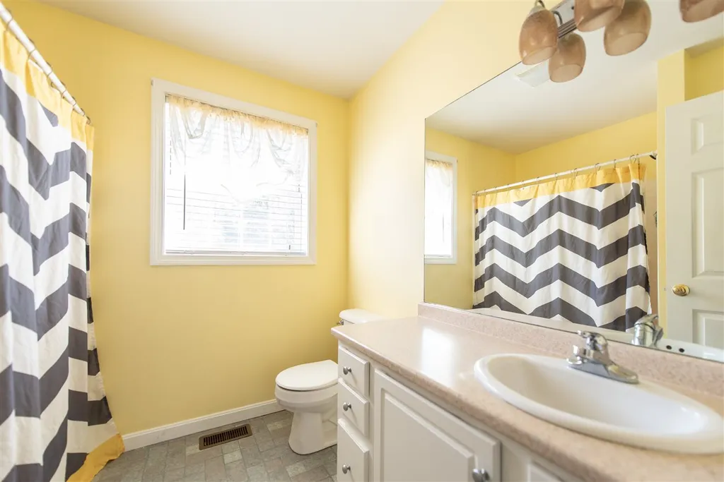 29 Nottingham Lane Rochester NH 03868