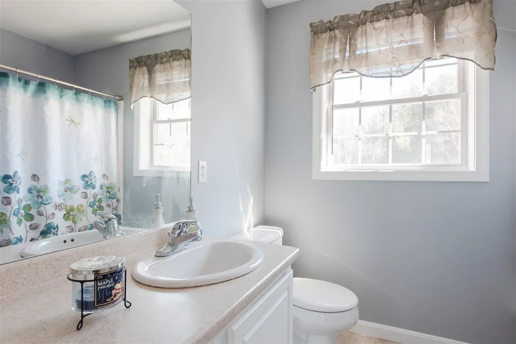 29 Nottingham Lane Rochester NH 03868
