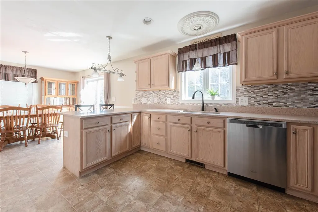 29 Nottingham Lane Rochester NH 03868