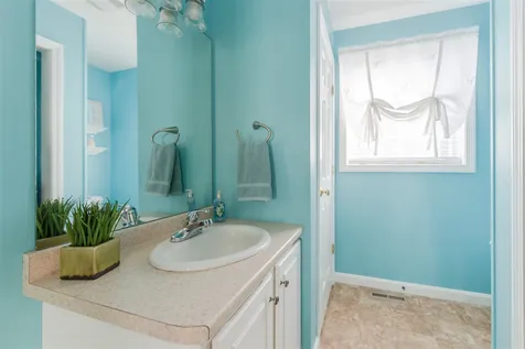 29 Nottingham Lane Rochester NH 03868