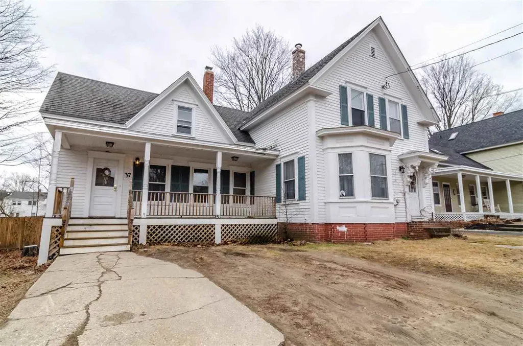 37 N Mast Street Goffstown NH 03045