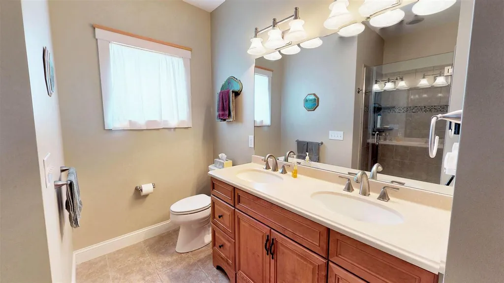 8 Pasture Lane Holderness NH 03245
