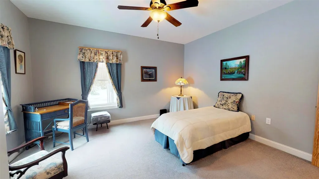8 Pasture Lane Holderness NH 03245