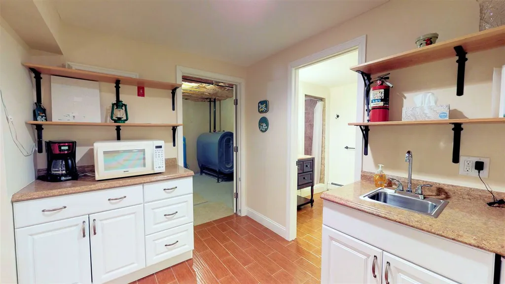 8 Pasture Lane Holderness NH 03245