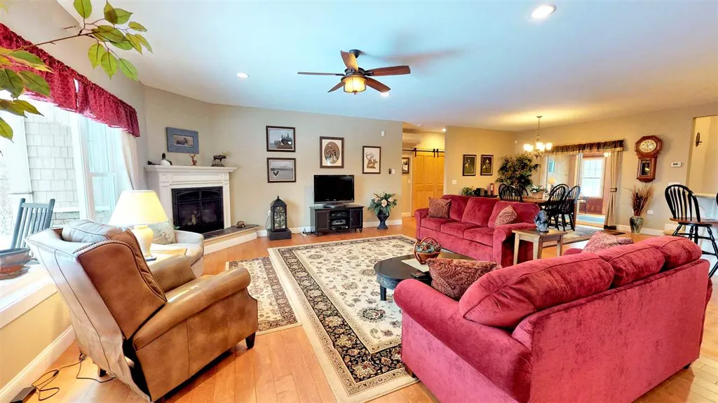 8 Pasture Lane Holderness NH 03245