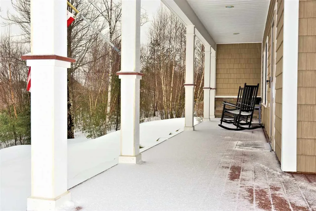 8 Pasture Lane Holderness NH 03245