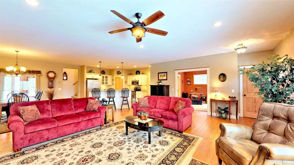 8 Pasture Lane Holderness NH 03245