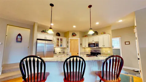 8 Pasture Lane Holderness NH 03245