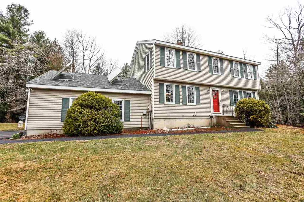 10 Muscatanipus Road Brookline NH 03033