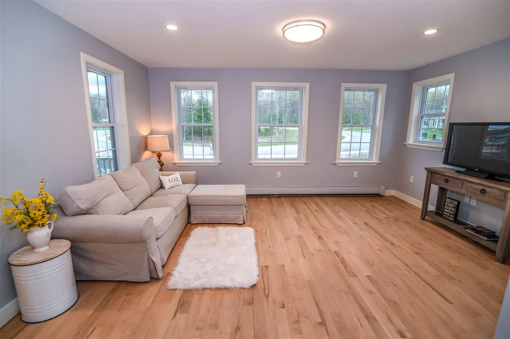 30 Chestnut Way Lee NH 03861