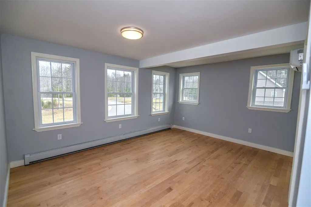 30 Chestnut Way Lee NH 03861