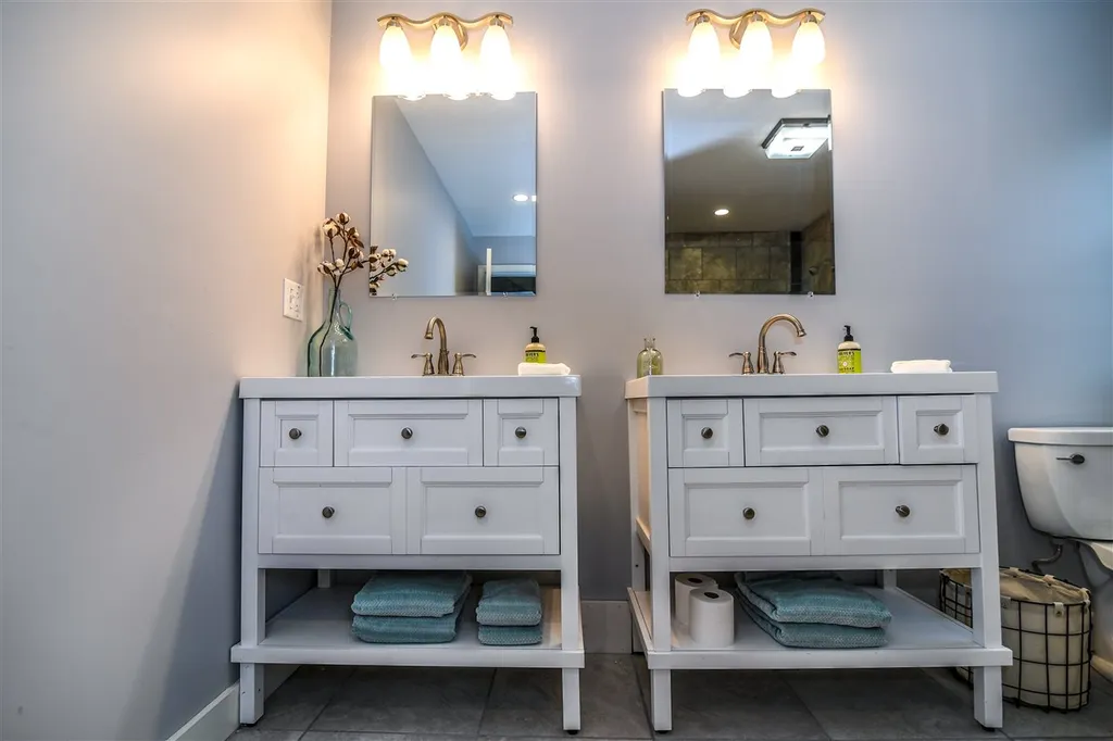 30 Chestnut Way Lee NH 03861