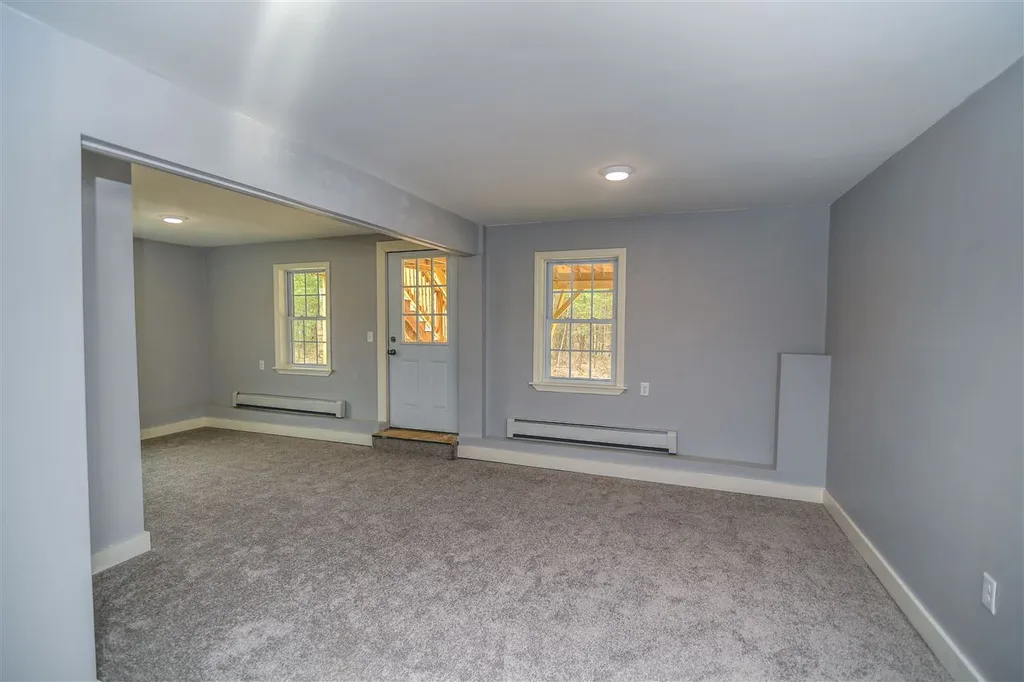 30 Chestnut Way Lee NH 03861